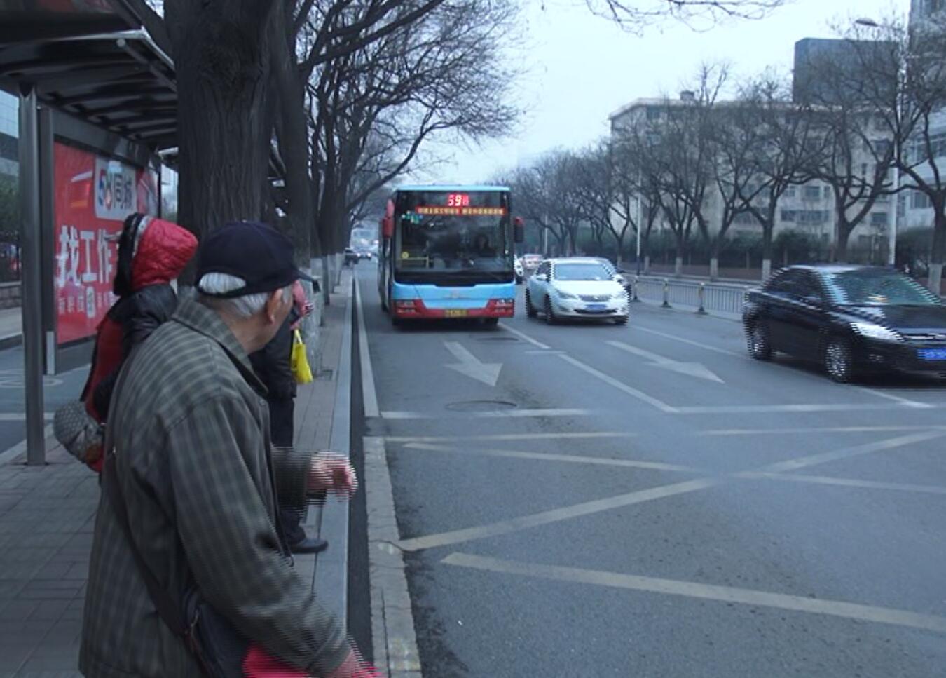 济南:刷银联卡乘公交首日遇冷 多数市民不知情