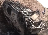 潍坊诸城一辆越野车冲下高速 自燃被烧成空架