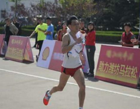 2017年潍坊综合保税区半程马拉松赛鸣枪开赛