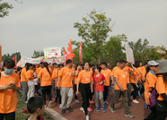 平安有约健康行公益活动举行 2000市民健步秦皇河