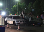 潍坊寿光发生5车相撞事故 两辆车受损严重