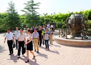 潍坊组织35名干部参观防灾减灾教育基地 体验地震模拟项目