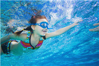 潍坊市今年将对5600名中小学生免费普及游泳