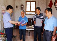 潍坊农业干部下乡进村 开展助残献爱心捐款活动