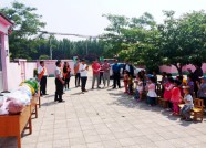 潍坊青年志愿者“六一”帮扶农村儿童 捐献3000余元爱心物资