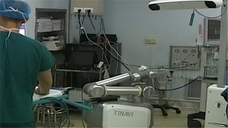 45秒丨烟台：机器人为儿童骨折手术患者成功手术