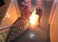 泰安：高温下6人被困电梯 消防紧急救援脱险