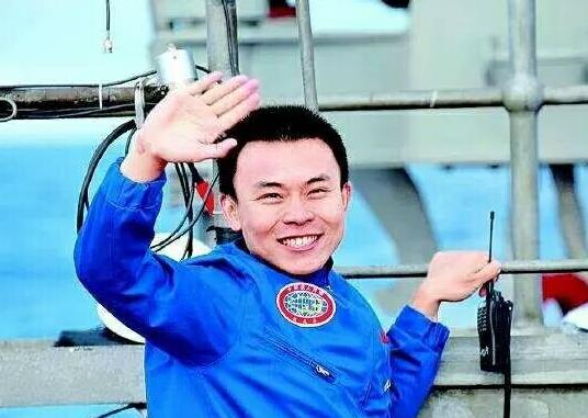 国家深海中心潜航员唐嘉陵当选十九大代表 山东唯一当选的海洋人