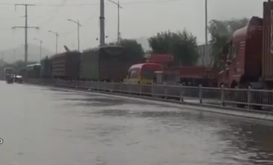 临沂罗庄暴雨后积水成灾 加气站被淹人员撤离