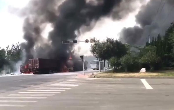 突发丨滨州高新区一车辆发生自燃 已造成6人受伤