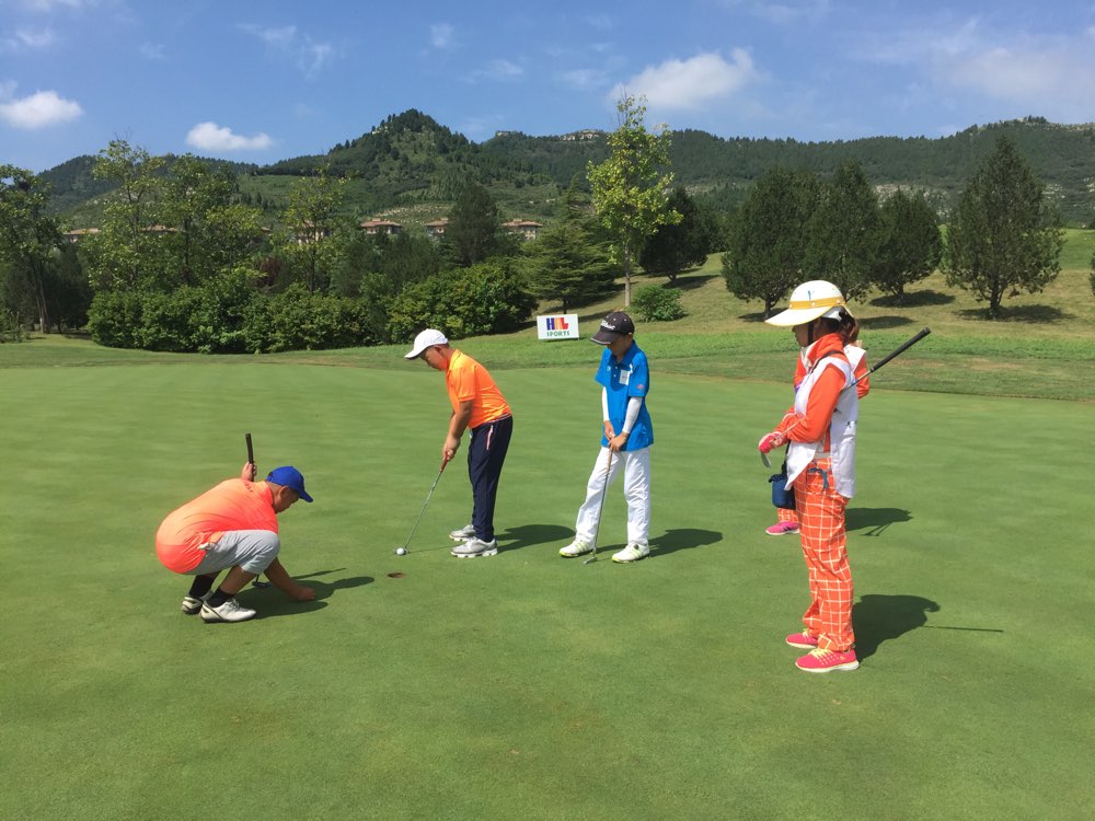 2017山东省青少年高尔夫球锦标赛开赛 百名青少年对决