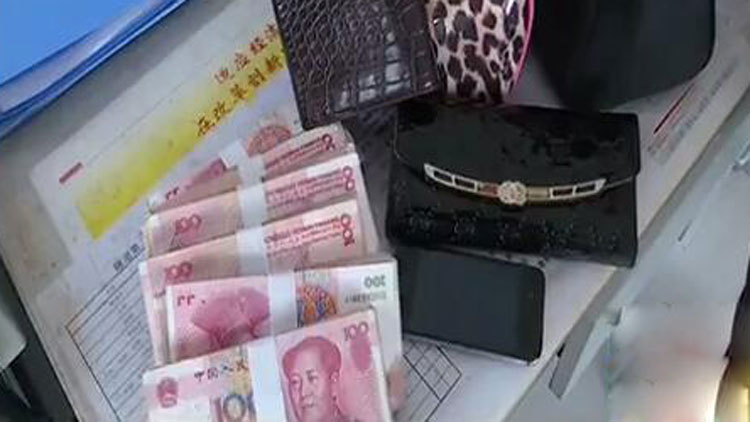 急!青岛小伙揣6万块到女友家定亲 还没上火车钱先丢了