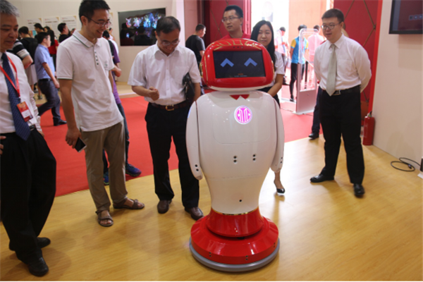 中信银行智能机器人亮相国际金融展 获参展观众点赞 
