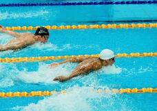 滨州市首届“颐康杯”青少年游泳比赛开赛