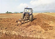 “挖地一尺”打破犁底层 潍坊推进耕地地力保护工作