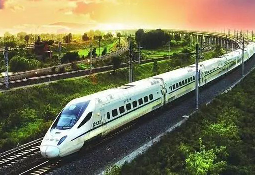 资料图 新增列车(高峰线)1对 1、G4172,青岛北北京南,列车在高铁德州东站到开时间为8:54/56。 2、G4171,北京南青岛北,列车在高铁德州东站到站开车时间为12:35/40。 通变停列车(12列) 1、G33, 11:14/11:16, 北京南-南昌西 2、G111, 9:48/9:50, 北京南-上海虹桥 3、G173, 14:58/15:05, 天津西-青岛 4、G1213, 15:28/15:30, 长春-上海虹桥 5、G1567, 19:58/20:10, 北京南一商丘 6、