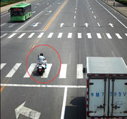 滨州男子骑摩托变道撞机动车 认定全责却不承认