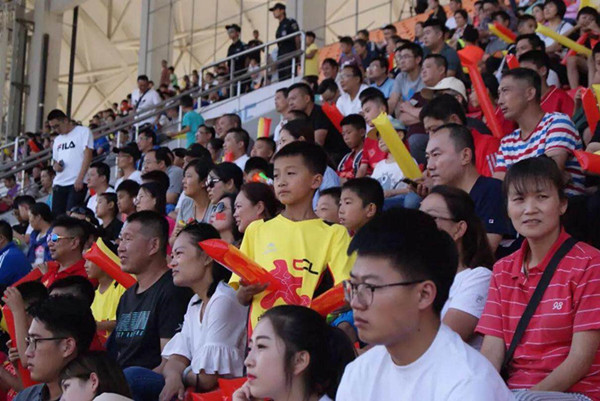 中柬足球友谊赛打响 中国城市足球联赛联队2比