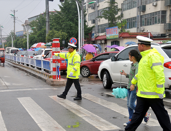 临沂交警启动恶劣天气道路交通应急预案 保障雨天道路安全