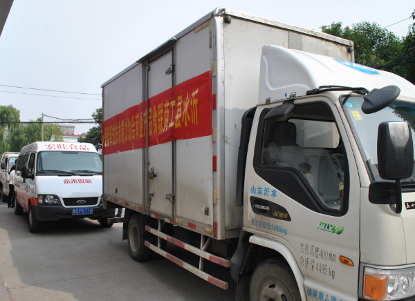 沂水县25家企业送爱心食品让贫困户温暖过中秋