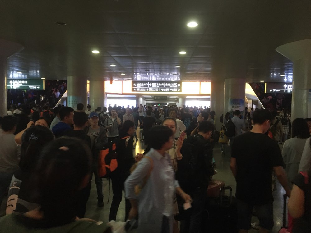 在路上|双节前夕济南火车站“寸步难行”！