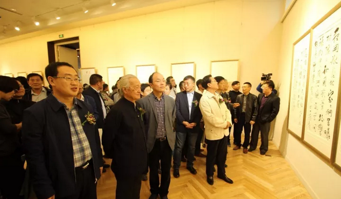 张荣庆师生八人书画展在潍坊市美术馆举行