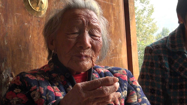 42秒｜平邑105岁老人仍能干家务活 她的长寿秘诀竟然是……