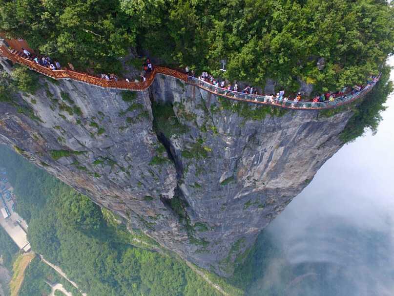 济南建成首条玻璃栈道,就在南部山区,敢来挑战吗?