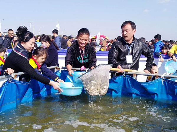 第七届中国·沂河放鱼节开幕 2400万尾鱼将回归自然