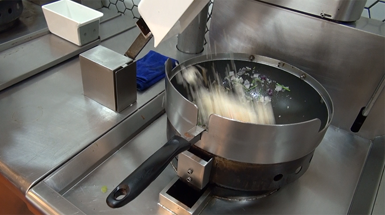43秒 | 前方高能！“机器人厨师”是咋做饭的？