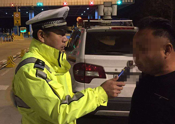  �ൺ���ƺ�ݳ���͵��ϸ��� ���������鱻���