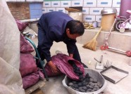 潍坊固冢村村民用上了清洁型煤 便宜实惠又环保