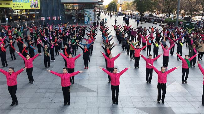300余人同跳一支舞 潍坊搭台丰富群众文化生活
