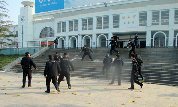 临沂河东公安分局组织开展反恐实战演练