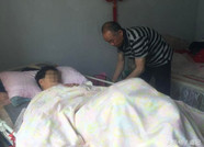 妻子和母亲先后瘫痪 潍坊男子悉心照料俩病人8个年头