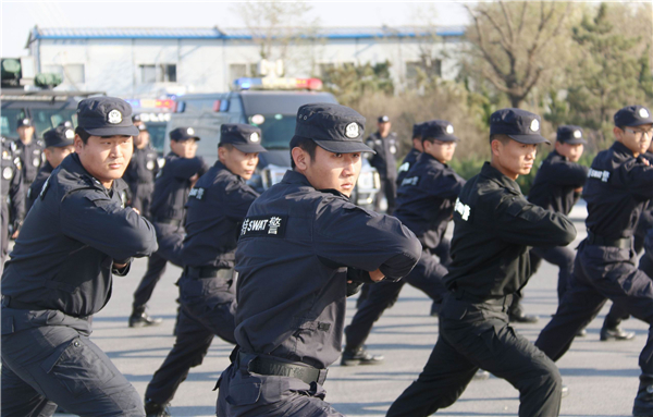 潍坊滨海公安特警应急拉动演练 提升反暴恐实战水平