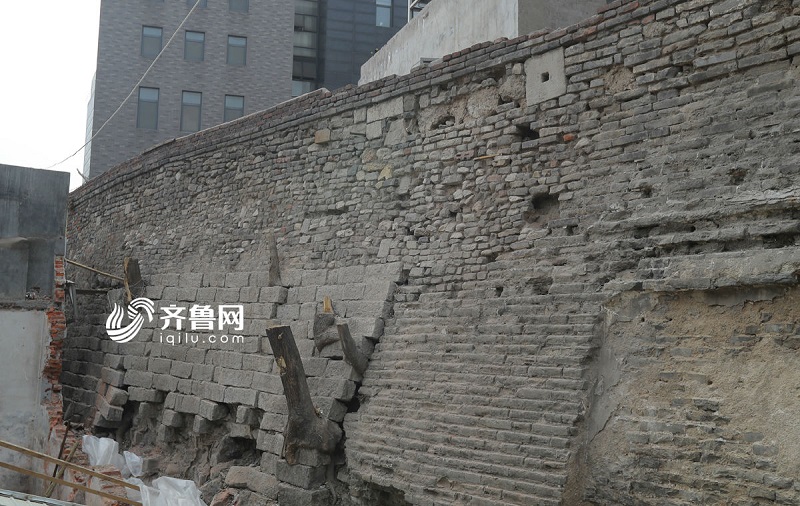 济南600多年古城墙重见天日 盘点"隐藏"在闹市区的老建筑