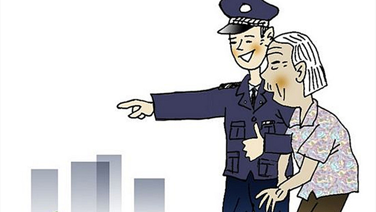 37秒 |淄博一高龄老人迷路徘徊在路口，执勤民警帮忙找家