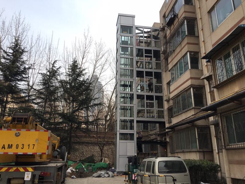 济南首批老楼加装电梯安装就绪 最快后天投入使用