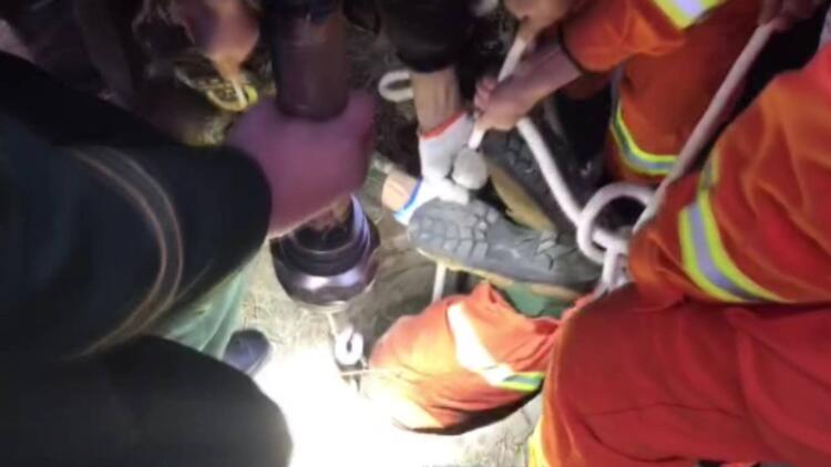 33秒丨女子与丈夫吵架后跳井轻生 消防战士倒挂下井救援