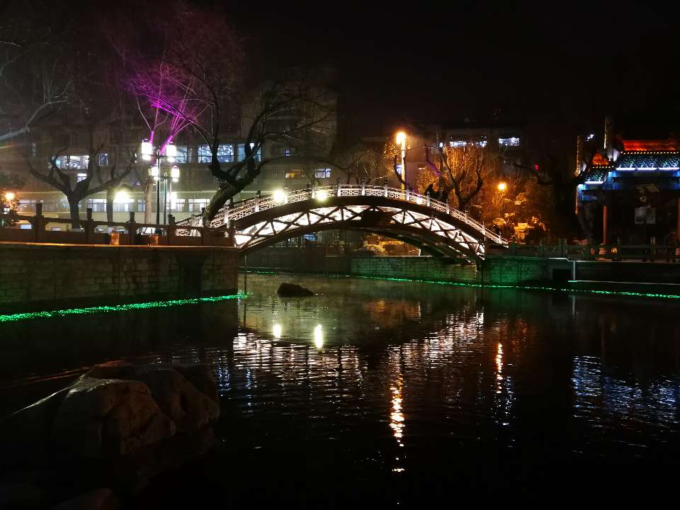 济南环城公园水下灯已安装完毕 月底将进行调试