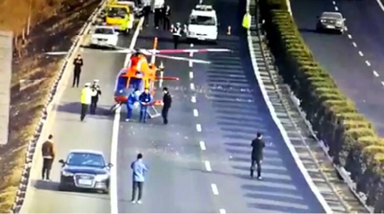 29秒丨紧急！直升机降落日兰高速上，只因一位老人