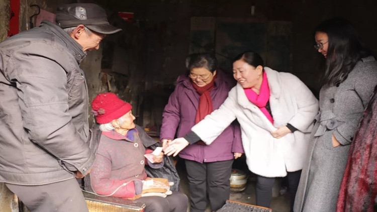 枣庄市女企业家协会春节走访慰问贫困妇女儿童系列活动举行