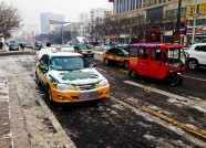 潍坊：雪后市民遭遇“打车难” 出租车拒载可拨12328