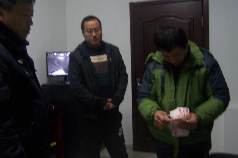  淄川：民警、的哥合力相助  8000元现金失而复得