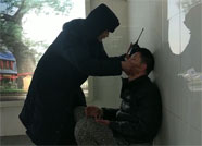 青州火车站一乘客突发疾病 工作人员迅速救治送医