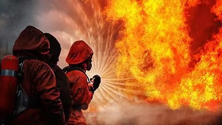 36秒|又见最美逆行！济南消防官兵徒手抓起燃烧的煤气罐往外跑