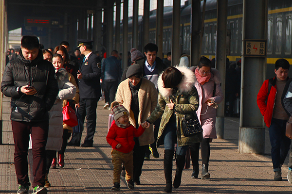 21日临沂火车站发送旅客8200人 北京、东北方向列车仅剩站票