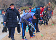环保实践在行动 泰安中学生利用寒假捡拾景区垃圾