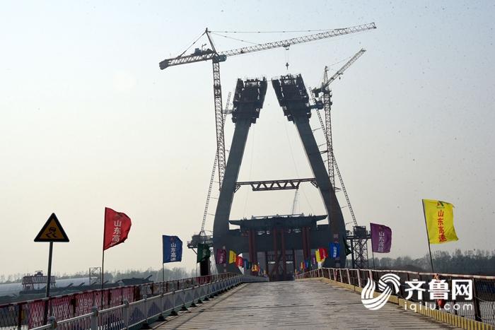 2018年3月30日，建设中的青兰高速线第三合同段黄河大桥。 (21)_副本.jpg